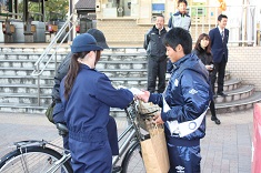 松原警察と協同で自転車のマナーアップキャンペーンを実施しました！